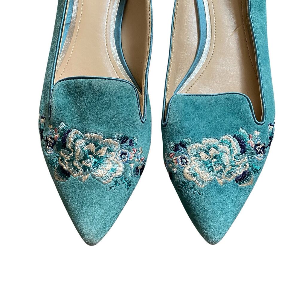 White House Black Market Women 8 .5 Blue Embroidered Floral Pointed Flats Flower - Picture 2 of 9